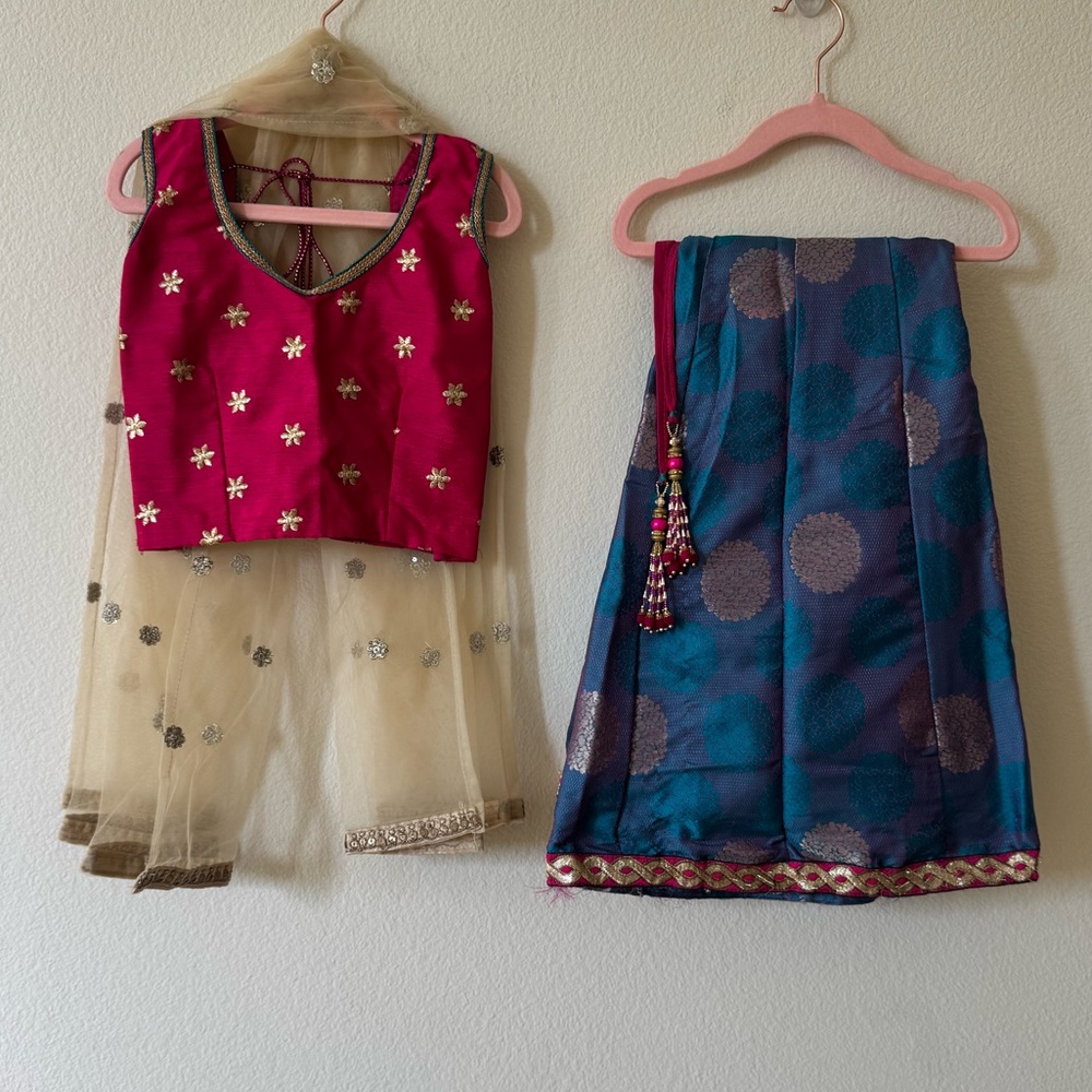 EUC 3-piece Girls Sleeveless Lengha Set size approximately for 5-6 year old